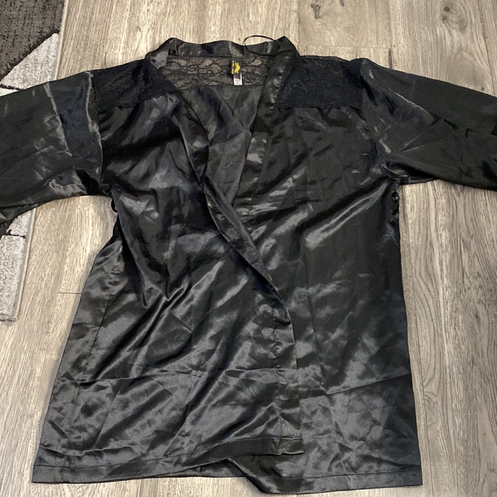 Black Lace Robe - Picture 3 of 5